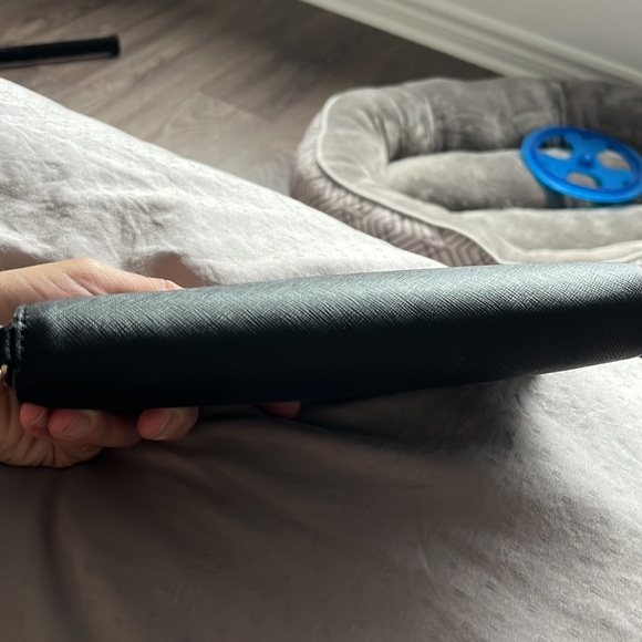 MICHAEL KORS CONTINENTAL WRISTLET - Picture 10 of 11